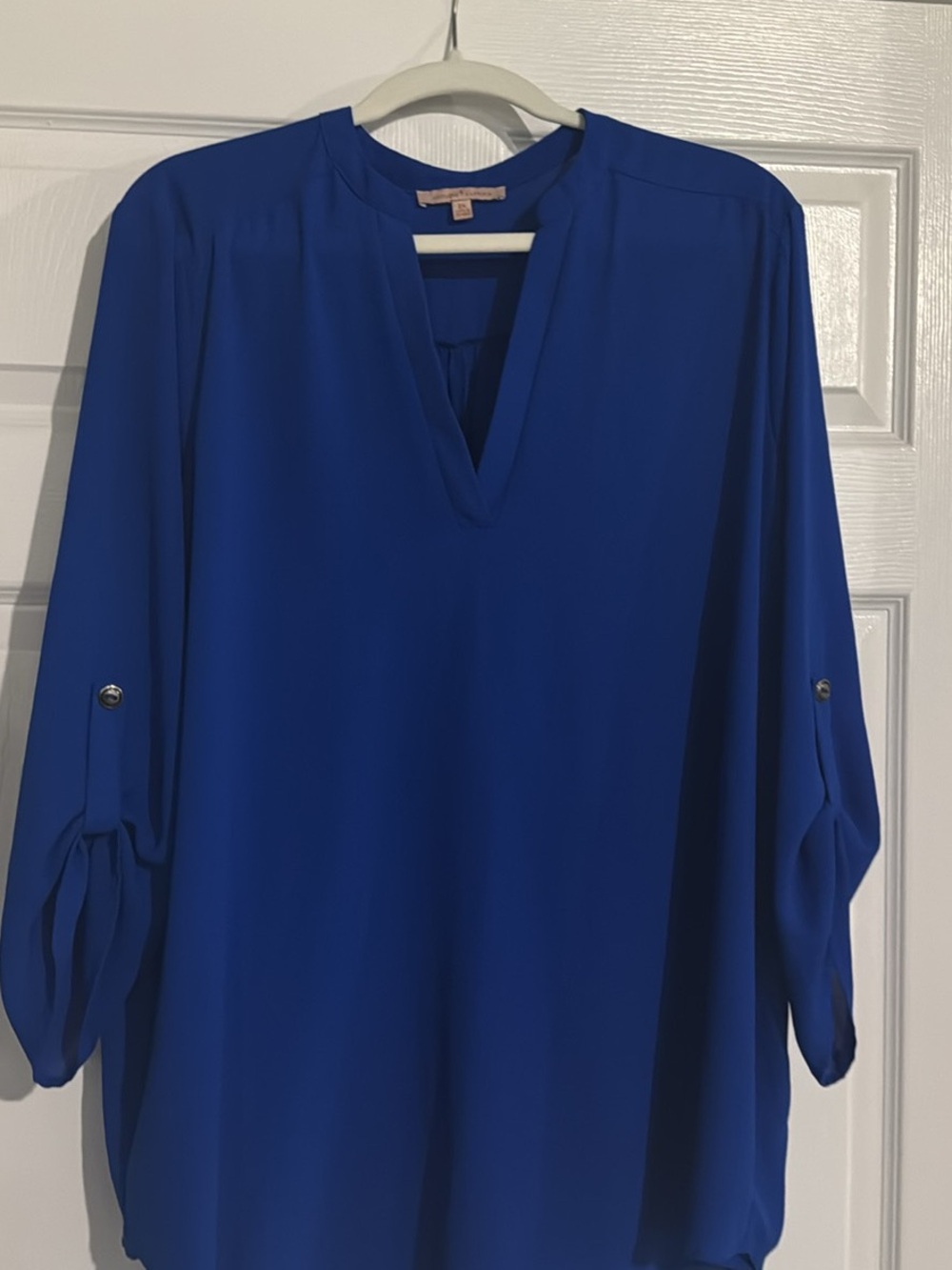 Gibson Latimer Size 2x Royal Blue V-Neck Roll-Tab Blouse - Picture 2 of 4